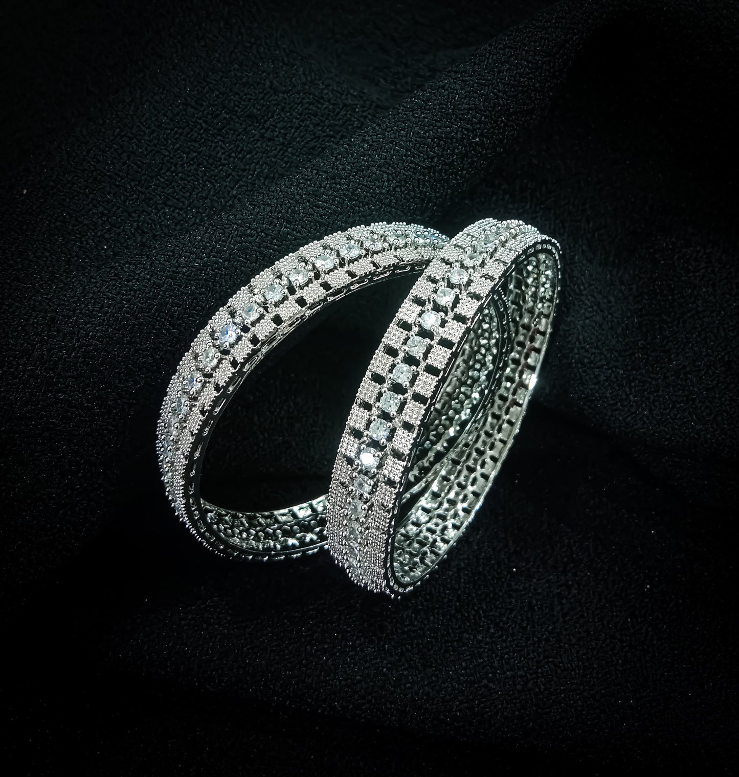 Zarqa – Timeless Silver Glam Bangles