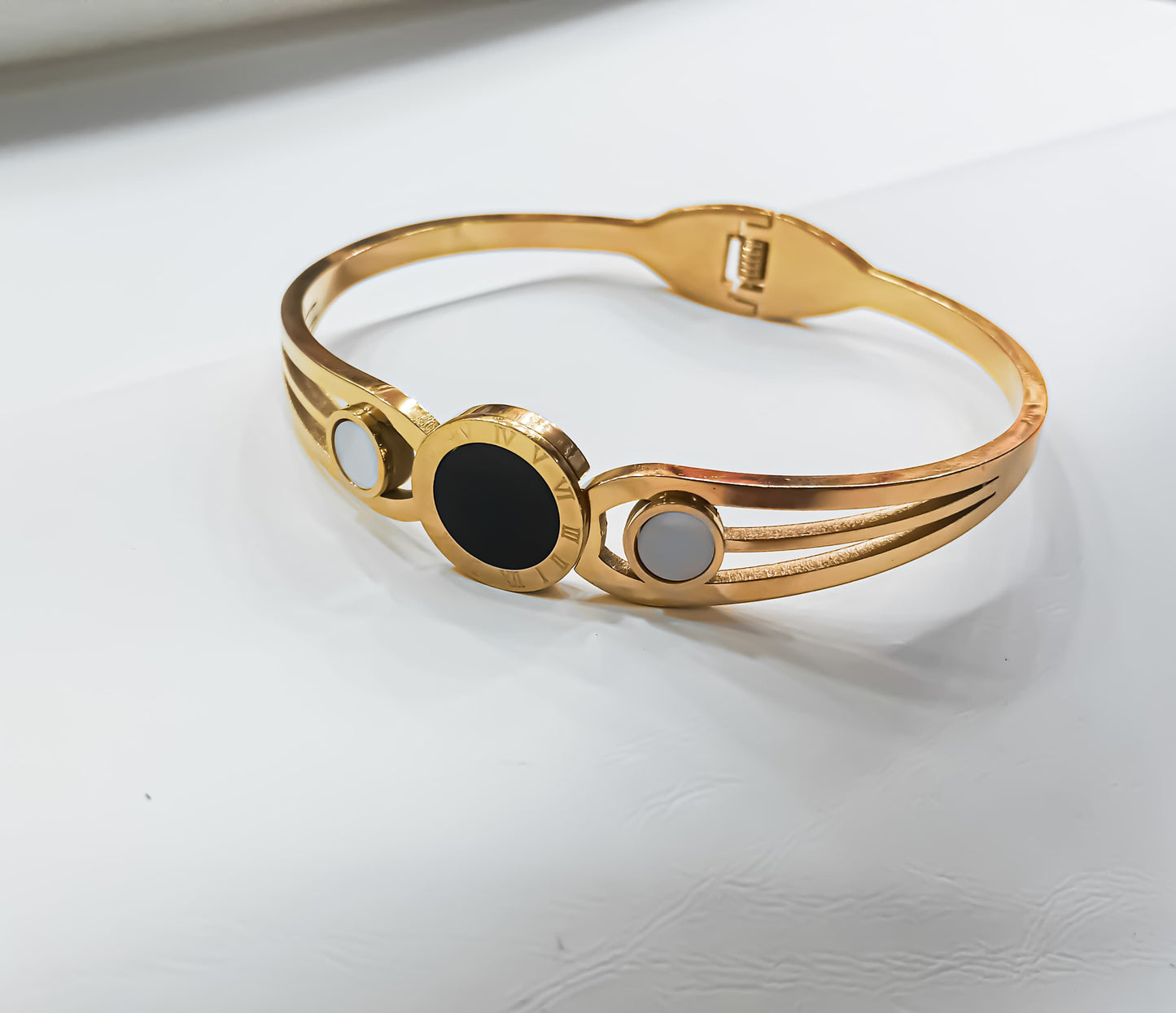 Urban Glow – Stainless Steel Style Designer Bracelet