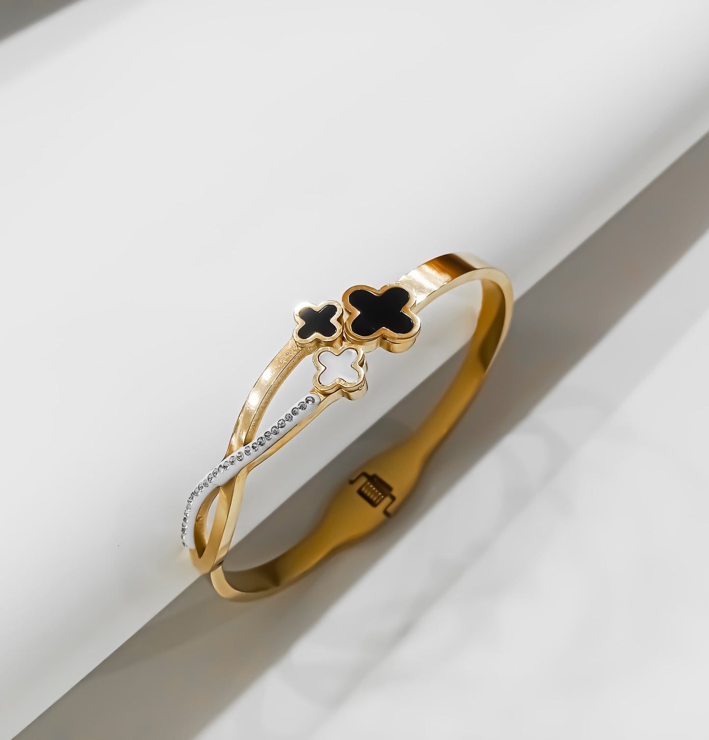 Clover Luxe – Gold Statement Bracelet