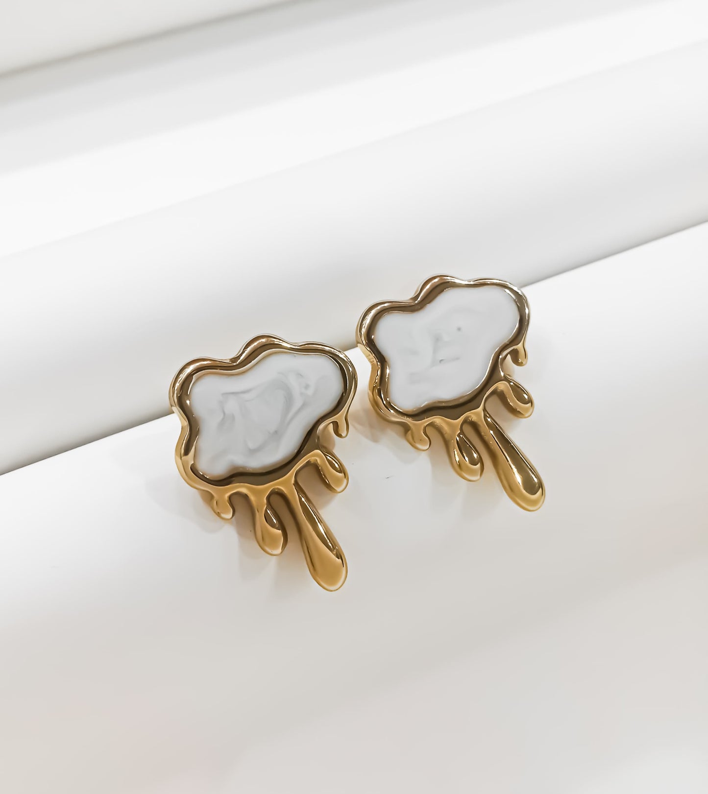 Sunehri Baadal – Golden Drip Marble Earrings