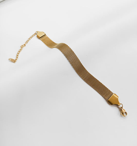 Zeenat Weave – Golden Stainless Steel Bracelet
