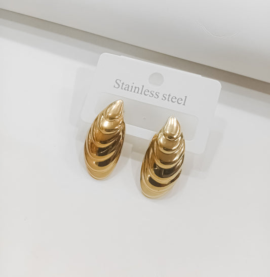 Auric Shell Drops – Sculpted Gold Layers in Steel