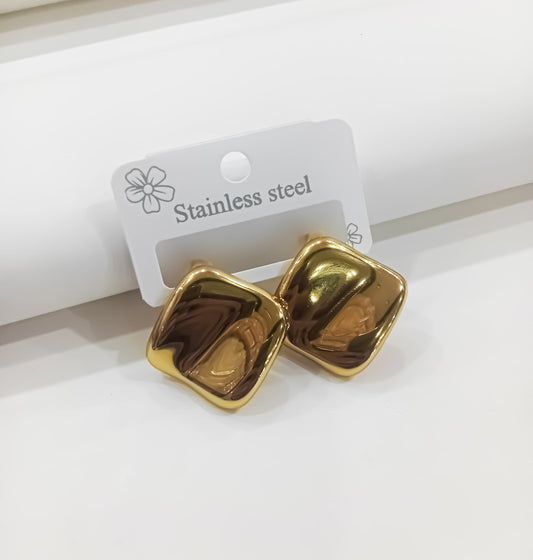 Zar Shine – Bold Golden Studs for Power Looks