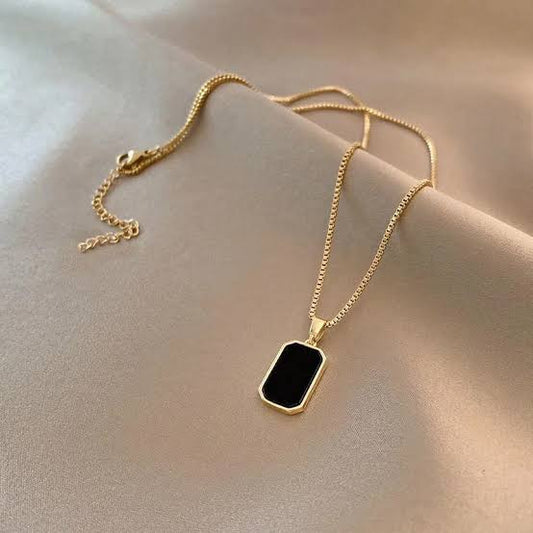 Noir Éclat – Sleek Gold-Edged Pendant Necklace