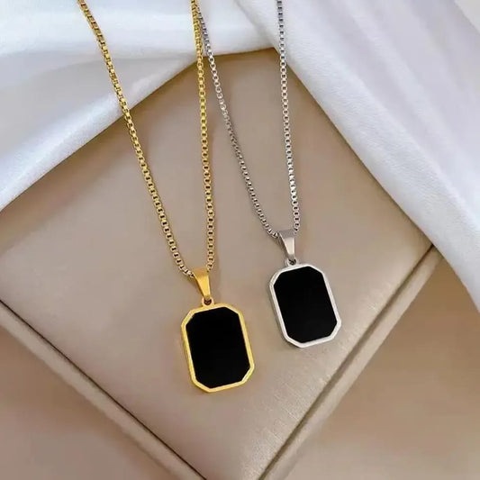 Noir Éclat – Sleek Gold-Edged Pendant Necklace