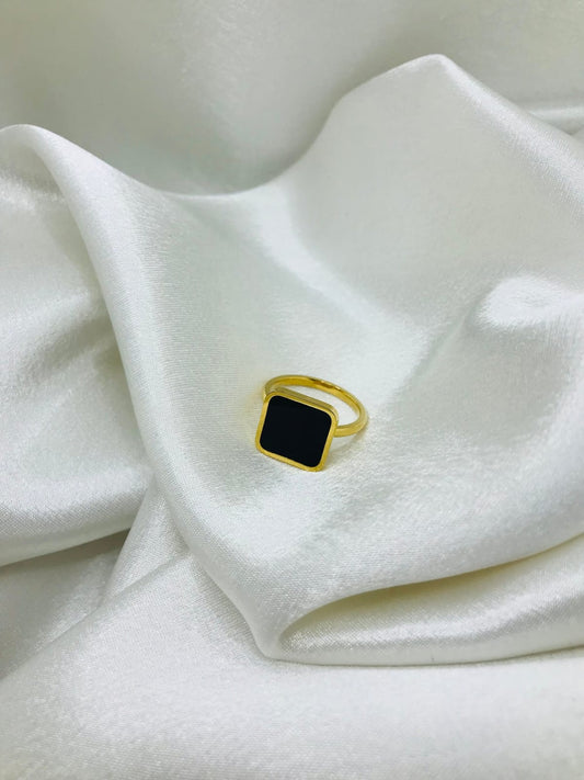 Obsidian Edge – Sleek Square Ring